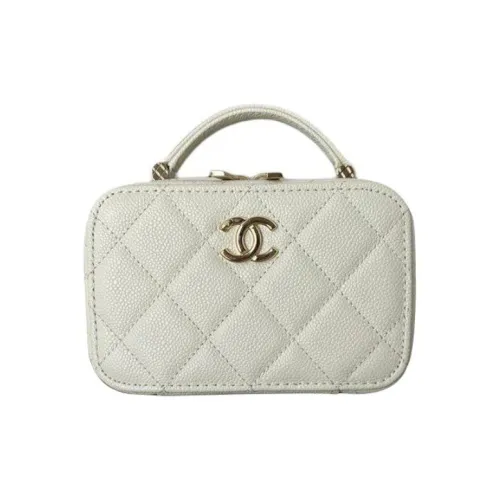 CHANEL Телячья кожа с рельефным узором Коробка Сумка Camera Сумка Сумка через плечо Мини Женская Белая