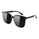 Чёрная оправа с серыми линзами