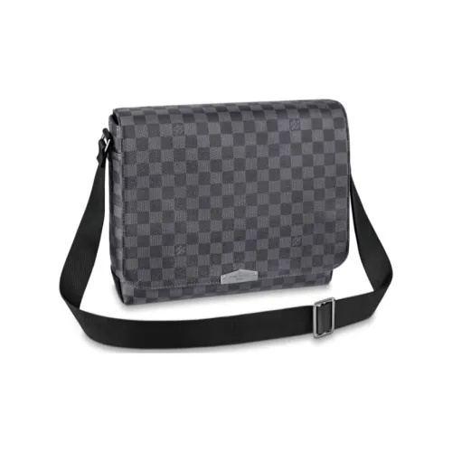 LOUIS VUITTON District Сумка через плечо из коровьей кожи средний размер мужская черная