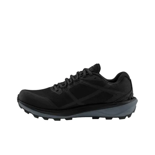 Topo Athletic Альпинистские и туристические ботинки Низкий верх Черный мужской