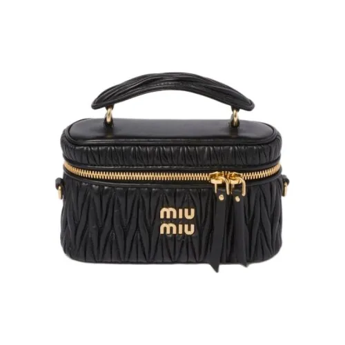 MIU MIU Matelassé Sheepskin Сумка через плечо Женская Черная
