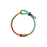 Цветной браслет на берегу