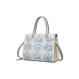 Белый и синий цвет, вышивка, нити