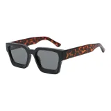 Чёрная оправа с серыми линзами