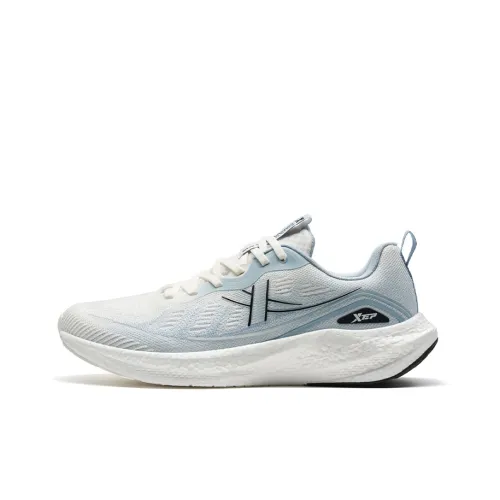 XTEP Амортизация и Дышащий Низкий Топ Беговые кроссовки Мужские Парусный Белый Пыльно-Синий