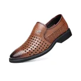 Коричневый