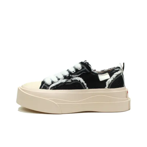 MARCHE STUDIOS Low-Top Canvas Shoes Black Unisex