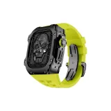 Чёрный корпус, горчично-зелёный ремешок.