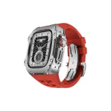 Серебряный корпус, красный ремешок.