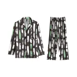 Чёрный, белый, зелёный, тон.