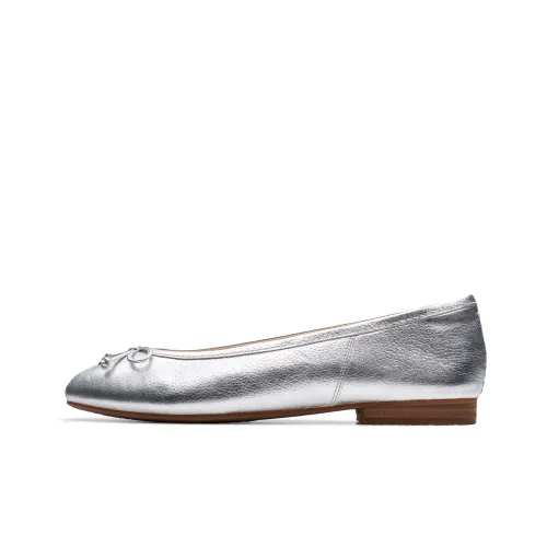 Clarks Женские повседневные туфли Серебряные 261763804 Женские