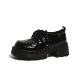 Яркий черный