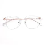 Прозрачный