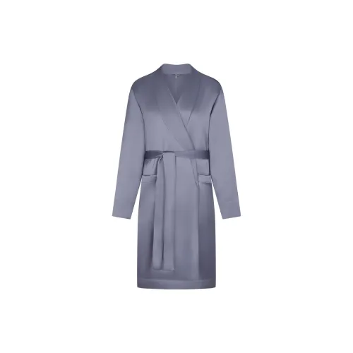 SKIMS Сатиновый халат для сна MENS ROBE Мужские халаты из сланца