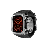 Чёрный корпус, серебряный bezel, чёрный ремешок.