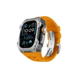 Чёрный корпус, серебряный bezel, оранжевый ремешок