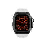 Чёрный корпус, белый ремешок.