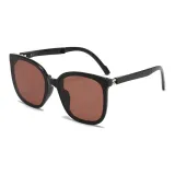 Черная оправа с чайными линзами