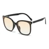 Черная оправа с прозрачными линзами цвета чайного