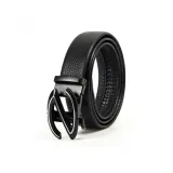 Серебряная пряжка, черный ремешок.
