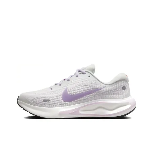 Nike Journey Run Беговые кроссовки Низкий топ Белый цвет вершины/Свет Виноградный/Пыльно-фиолетовый/Рассвет Цвет Женские