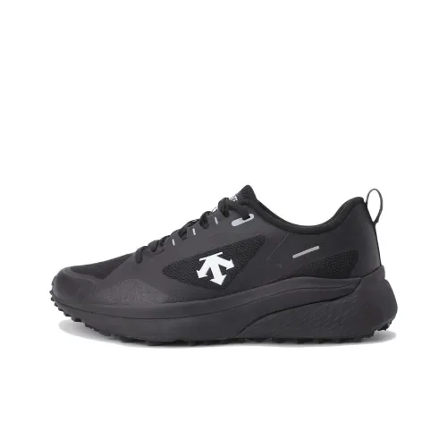 DESCENTE Беговые кроссовки Low Top Черные Унисекс