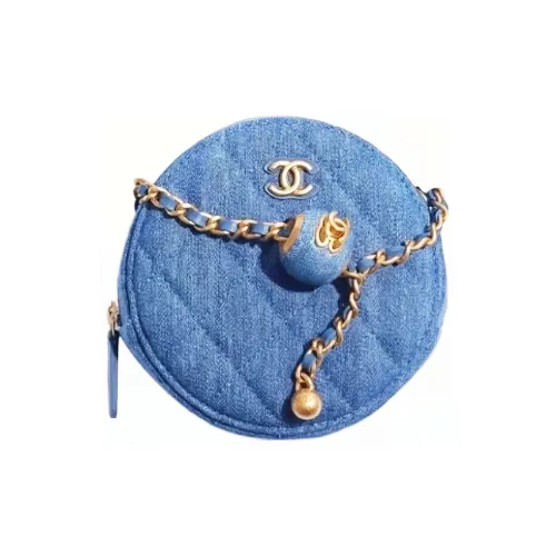 CHANEL Сумки через плечо Женские