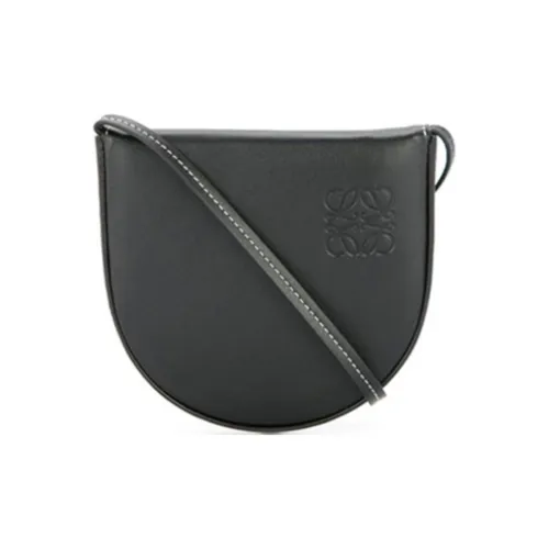 LOEWE Сумки через плечо Женские
