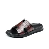 Темно-коричневый