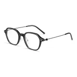 Яркий черный