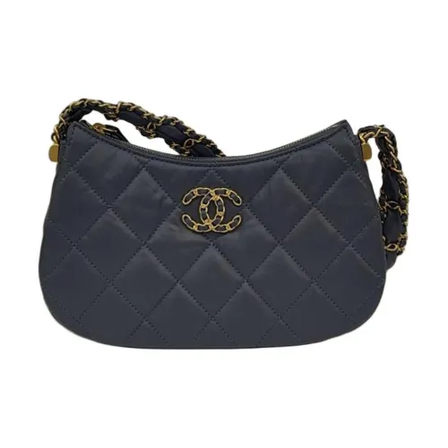 CHANEL Сумки через плечо Женские