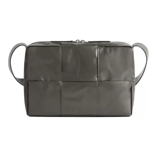 Bottega Veneta Arco Коровья кожа Camera Сумка Сумки через плечо Сумка на плечо Средний Мужской Светлый Графитовый серый