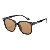 Черная оправа с чайными линзами