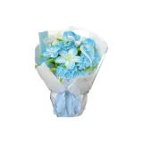 Градиентный синий цвет, открывающиеся тюльпаны