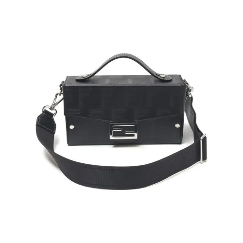 FENDI Baguette Soft TrunkСумка Из Кожи Черного Цвета