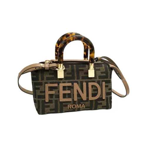 FENDI Сумки Женские