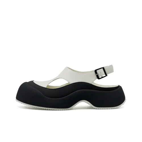 CORINNA DI MARSALA Пляжные сандалии Женские Белые