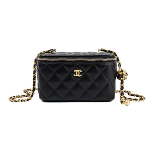 CHANEL Сумки через плечо Женские