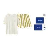 Светло-желтый