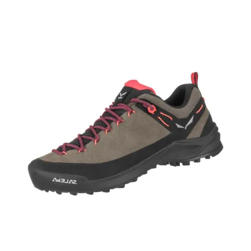SALEWA Альпинистские и туристические ботинки Низкий верх Коричневый Женские