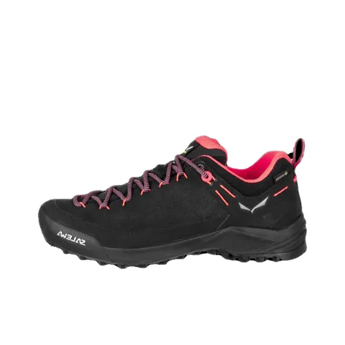 SALEWA Альпинистские и туристические ботинки Низкий верх Черный/Fluo Коралловый Женские