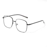 Яркий черный