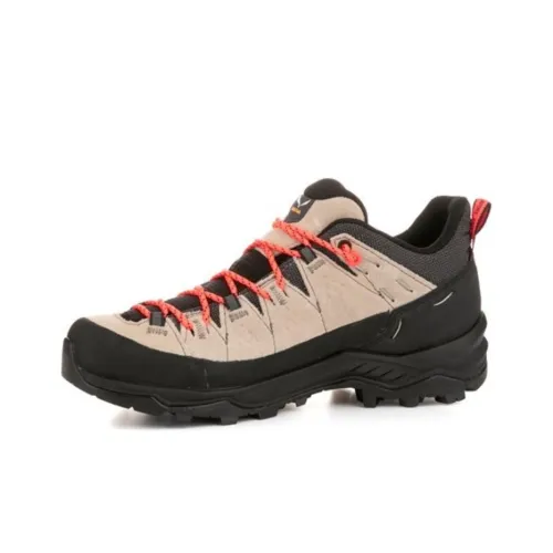 SALEWA Альпинистские и туристические ботинки Низкие Бежевый Черный Женские