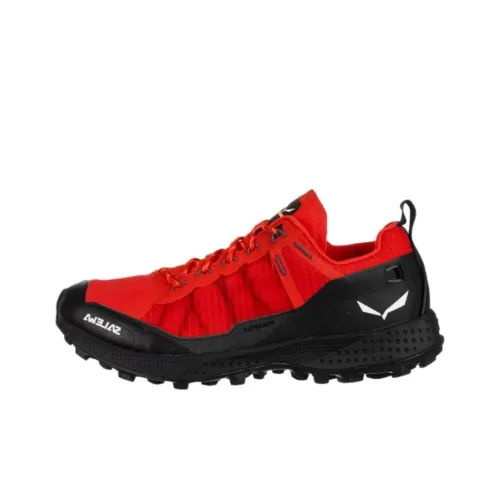 SALEWA Альпинистские и туристические ботинки Низкие Красный Черный Женские
