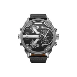 Черный циферблат, черный ремешок.