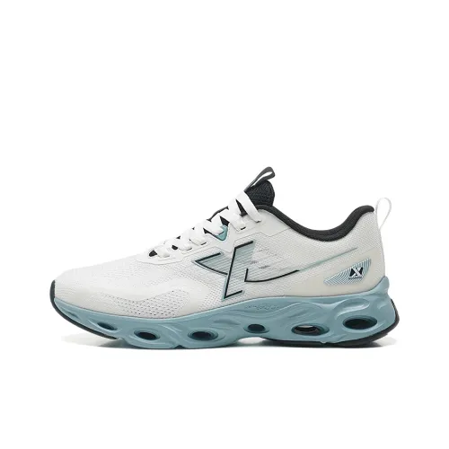 XTEP Беговые кроссовки Низкий Топ Парусный Белый/Серебряный Рыбка Зеленый Мужской