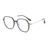 Чёрный и серебристый C02