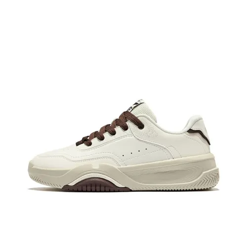 Erke Карамельный латте 2 Slip Resistant Abrasion Resistant Low Топ Кроссовки для скейтбординга Женские Микрокристаллический белый Кофе