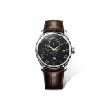 Серебряный корпус с черным циферблатом, коричневый ремень.