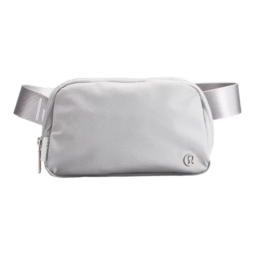 Lululemon Everywhere Водонепроницаемый материал одно плечо через плечо сумка-бананка унисекс серебристо-белый